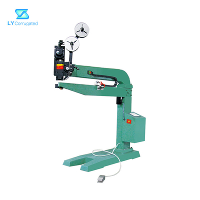 Máy làm hộp sóng bằng tay Máy khâu Kích thước tấm 1600mm